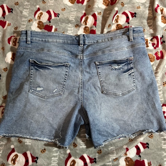 Light Wash Jean Shorts - Picture 4 of 5